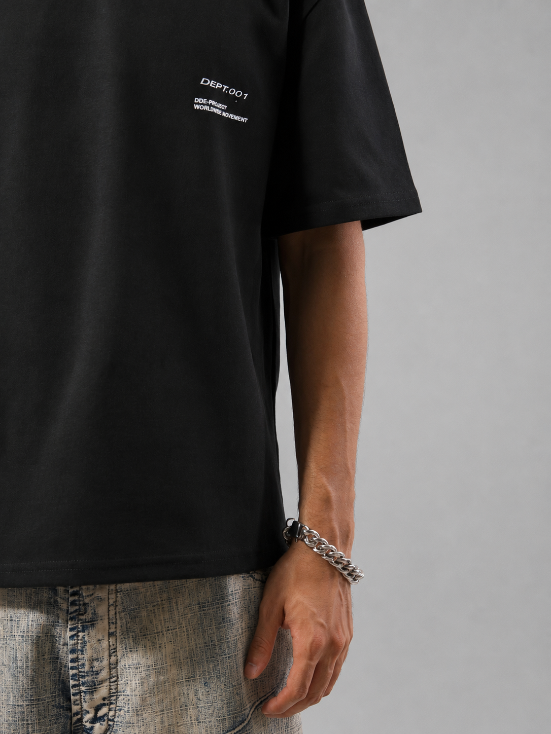 DEPT.001 TEE — BLACK